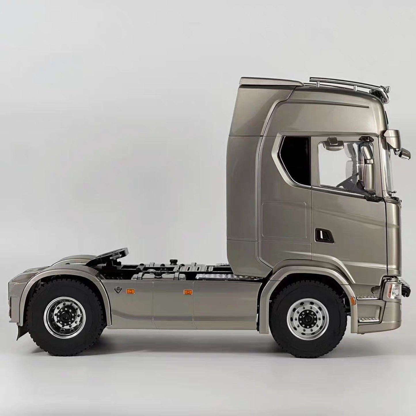 1/14 Remote Control Tractor Truck 770S Differential Locks 2Speed Gearbox 4WD RC Lorry Car for Trailer Lights Sounds