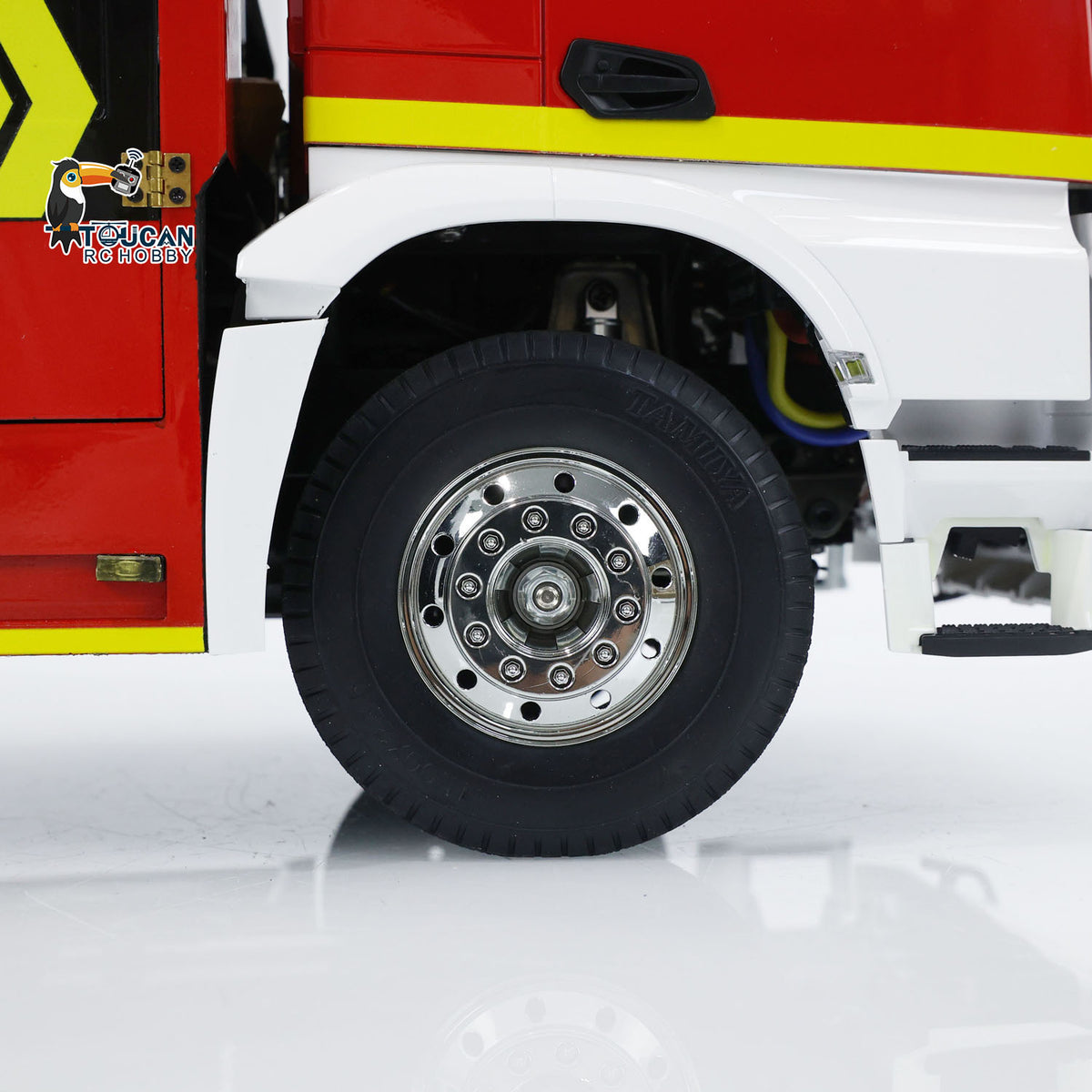 8. 1/14 RC Fire Appliance 6x6 YLL PS011 with FlySky ST8 Remote Controller  
