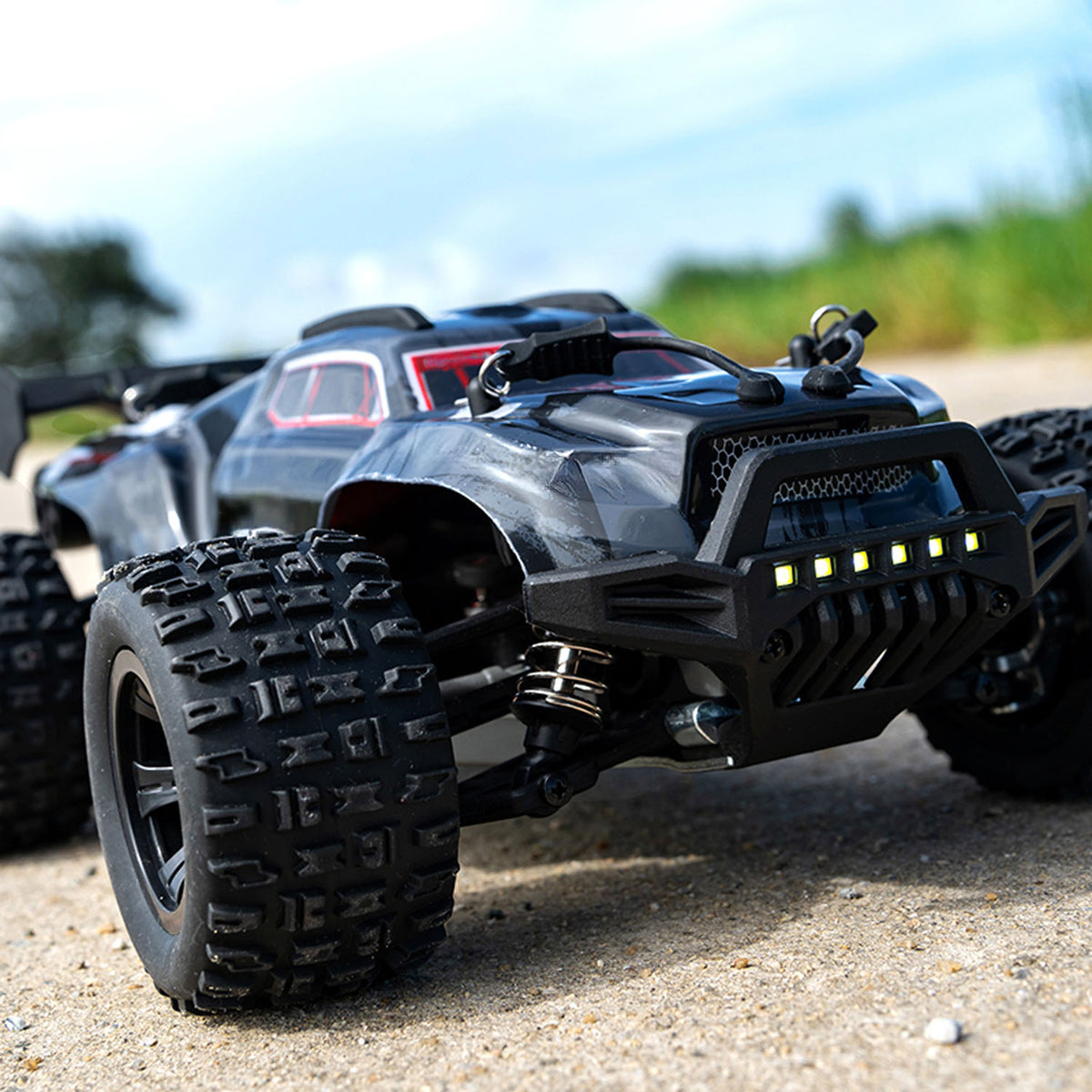 TOUCAN RC HOBBY 1/18 2.4G RC High Speed Off Road Vehicle 28km/h C8810 Four Wheel Drive Remote Control Car Brushed Motor ESC Lights RTR Battery