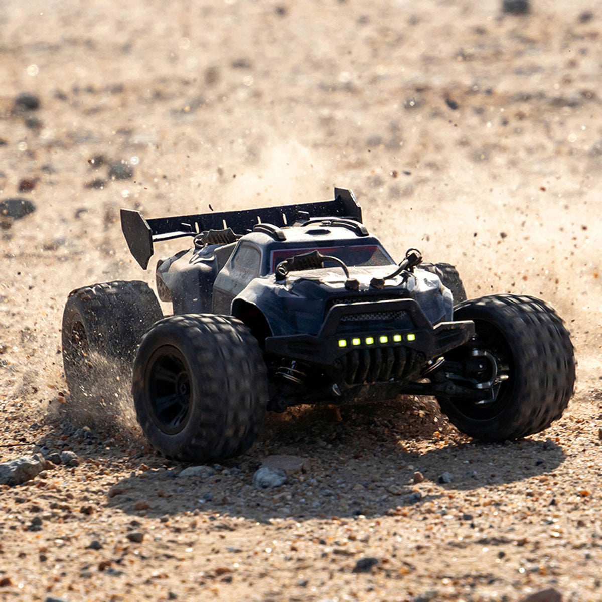 TOUCAN RC HOBBY 1/18 2.4G RC High Speed Off Road Vehicle 28km/h C8810 Four Wheel Drive Remote Control Car Brushed Motor ESC Lights RTR Battery