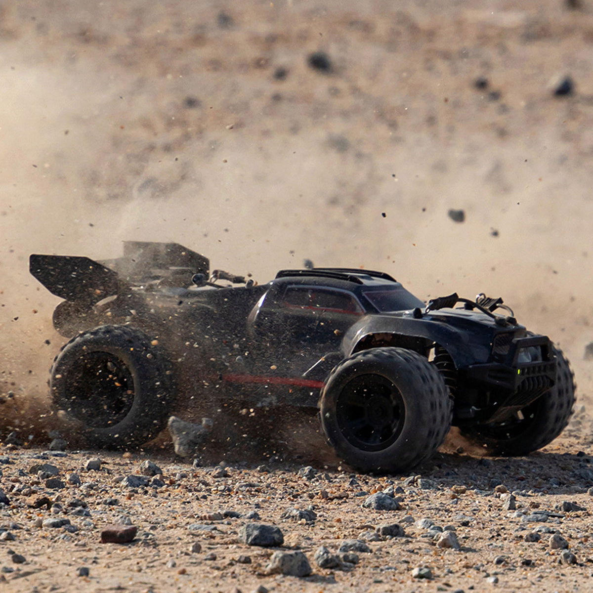 TOUCAN RC HOBBY 1/18 2.4G RC High Speed Off Road Vehicle 28km/h C8810 Four Wheel Drive Remote Control Car Brushed Motor ESC Lights RTR Battery