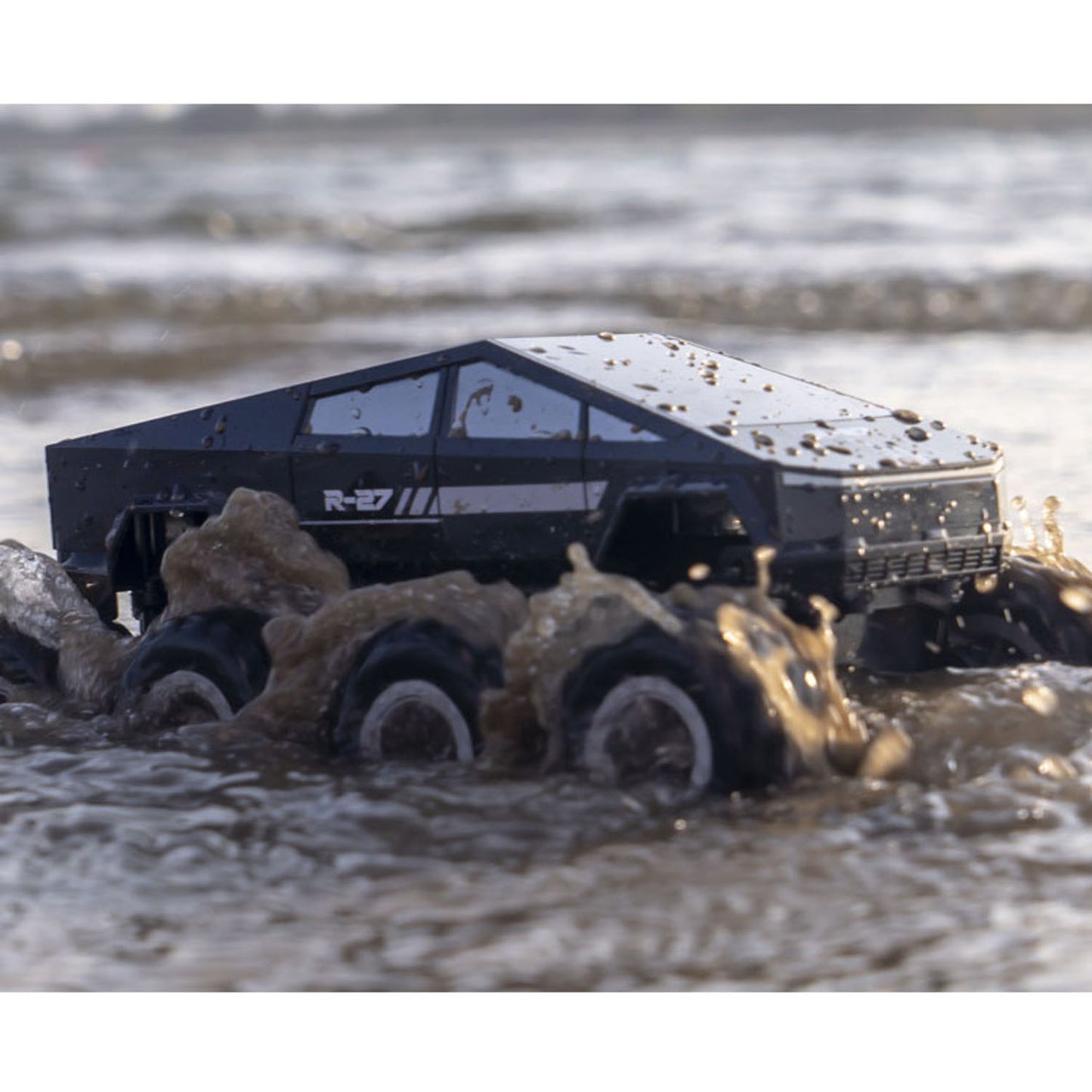 1/18 2,4G RC Pickup Truck Modell Q218 8*8 Amphibisches Geländewagen-Stuntfahrzeug mit 360-Grad-Drehung und RTR-Batterie