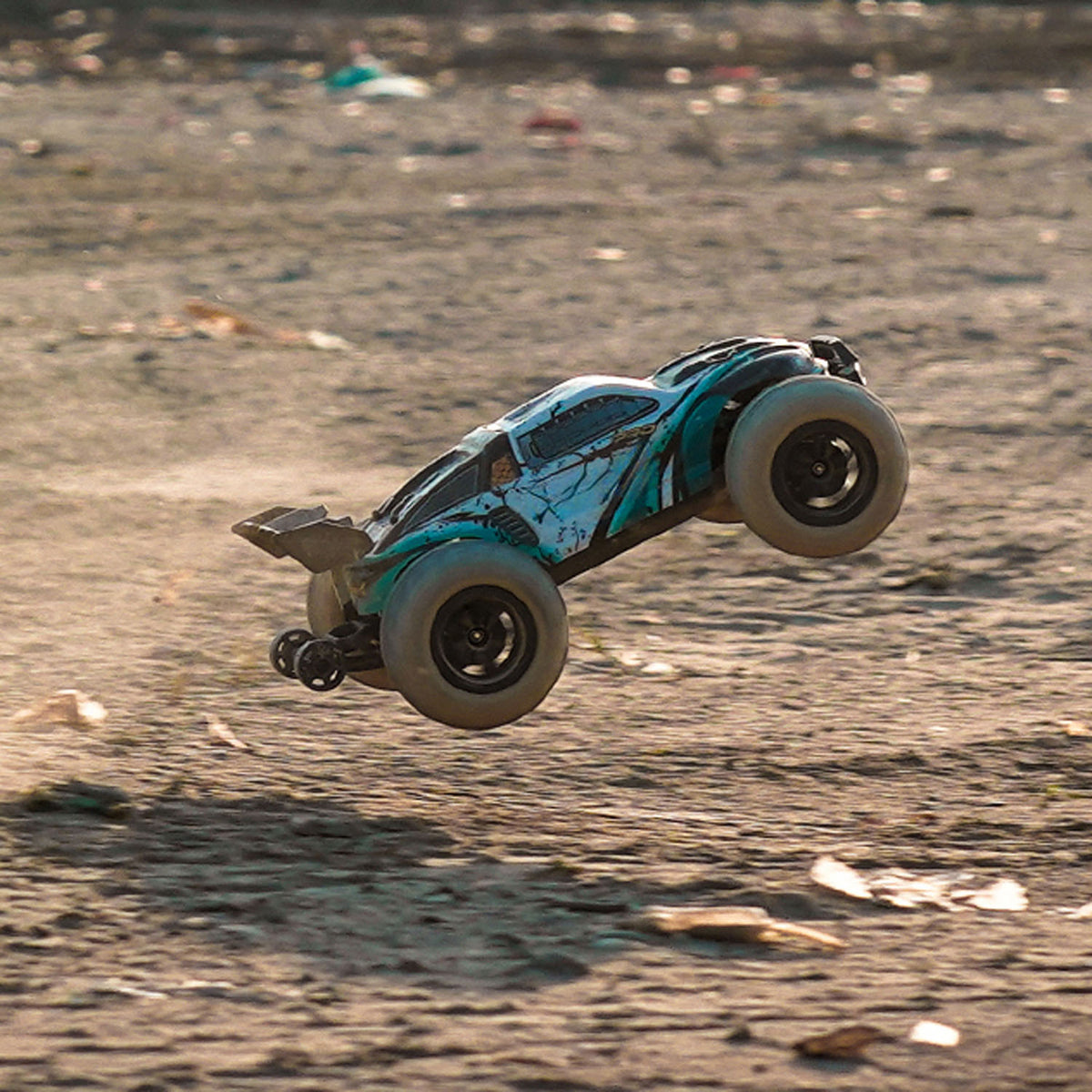 1/16 RC Offroad-Auto Q117 2,4G Fernbedienung Allradantrieb Hochgeschwindigkeitsfahrzeug 70 km/h Bürstenloser Motor ESC Hubrad RTR