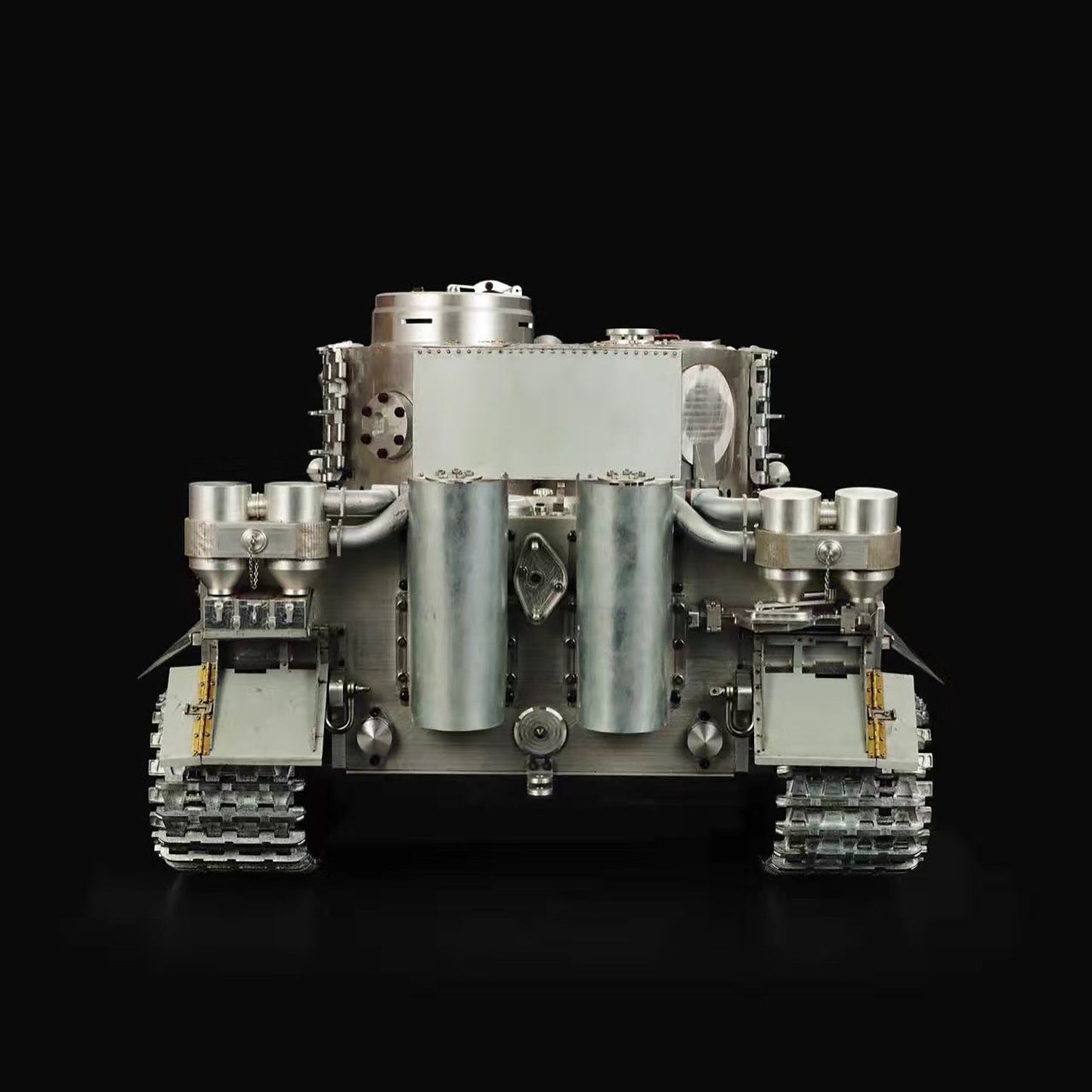 Henglong 1/6 Full Metal German Tiger I RTR RC Tank 3818 with Barrel Recoil 360 Degrees Turret BB Unit Infrared Combat Smoke