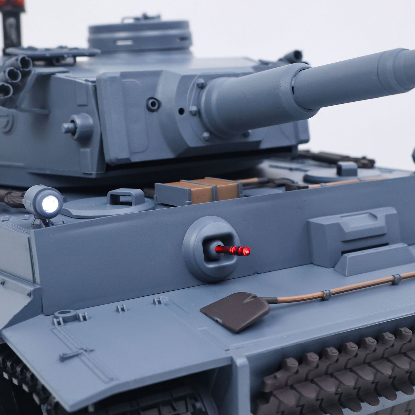 Henglong 1/16 TK7.0 Plastic 3818 German Tiger I RTR RC Tank with Infrared Combat Smoke BB Unit Sounds Lights Metal Road Wheel Suspension