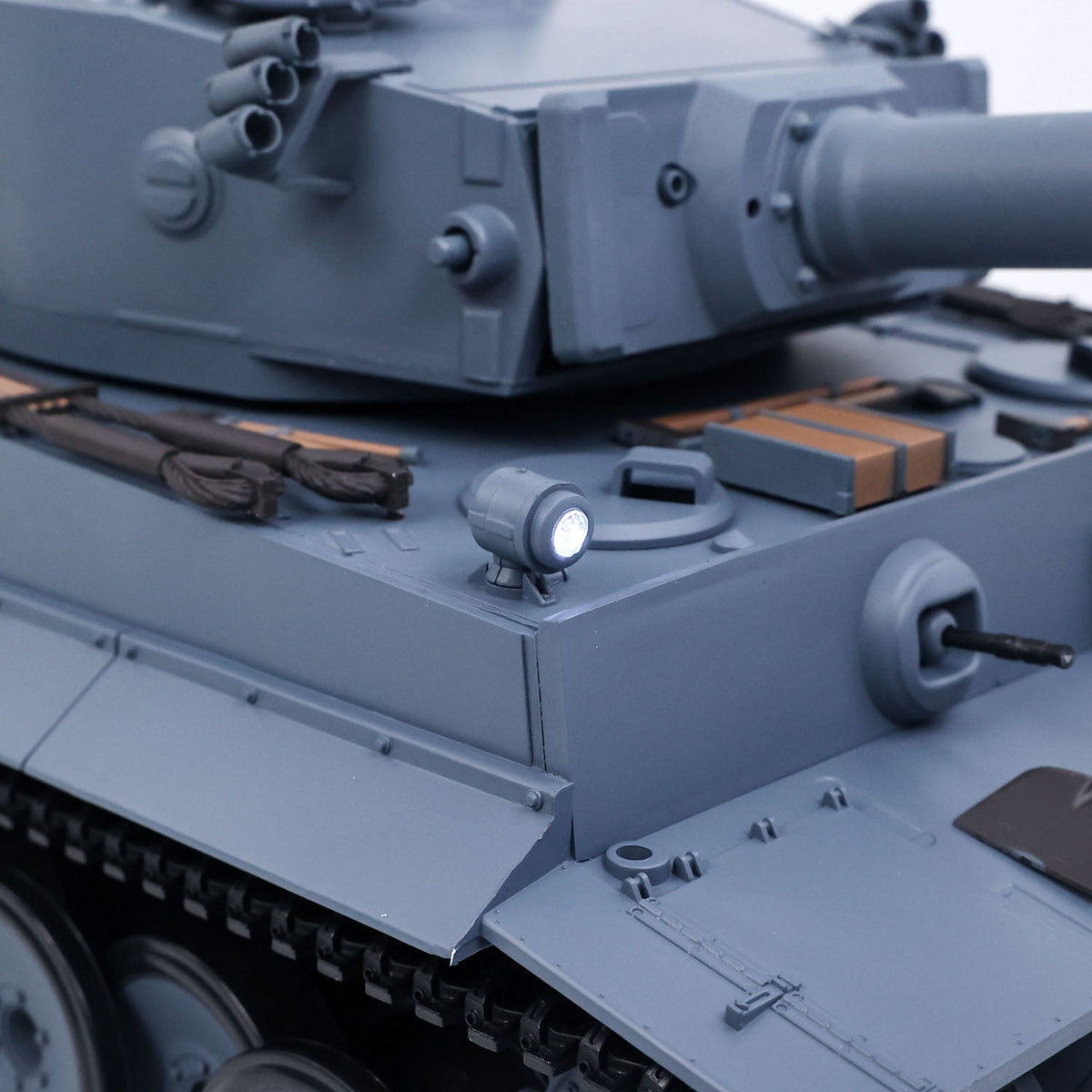 Henglong 1/16 TK7.0 Plastic 3818 German Tiger I RTR RC Tank with Infrared Combat Smoke BB Unit Sounds Lights Metal Road Wheel Suspension