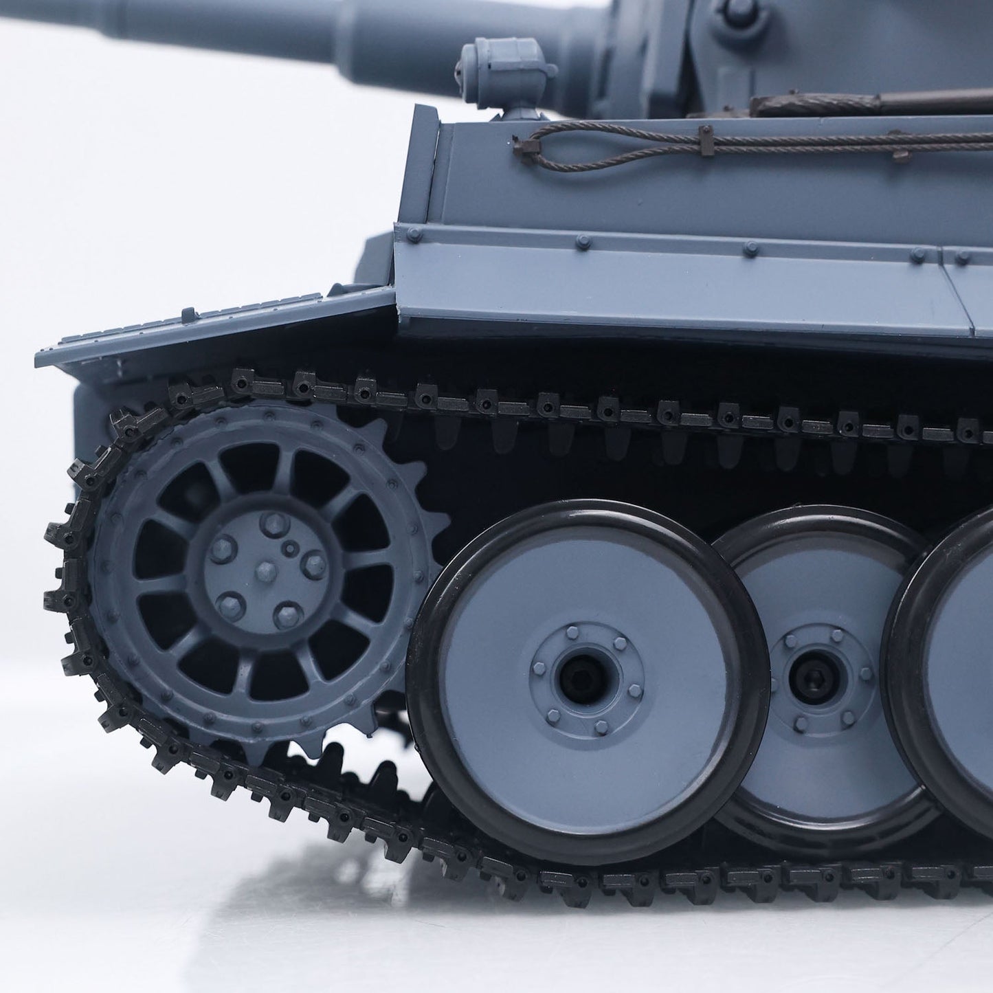Henglong 1/16 TK7.0 Plastic 3818 German Tiger I RTR RC Tank with Infrared Combat Smoke BB Unit Sounds Lights Metal Road Wheel Suspension