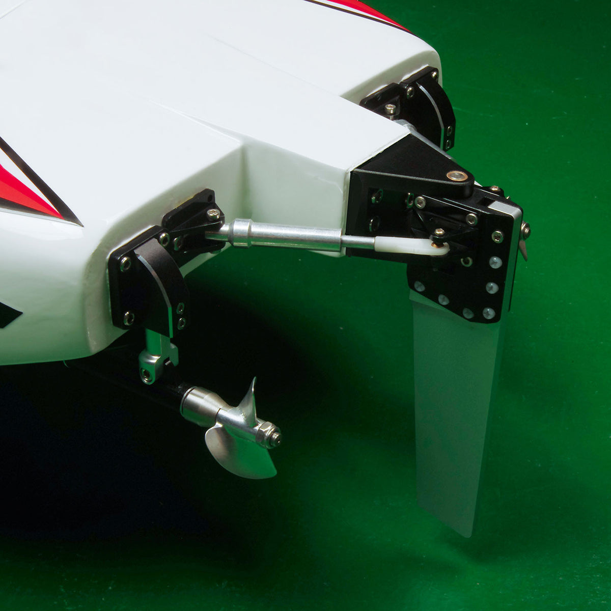 DTRC E33 Funkgesteuertes elektrisches Hochgeschwindigkeitsboot Fiberglas RC Wasserfahrzeug Bootmodell Kühlsystem RTR Batterie Dual Motor ESC
