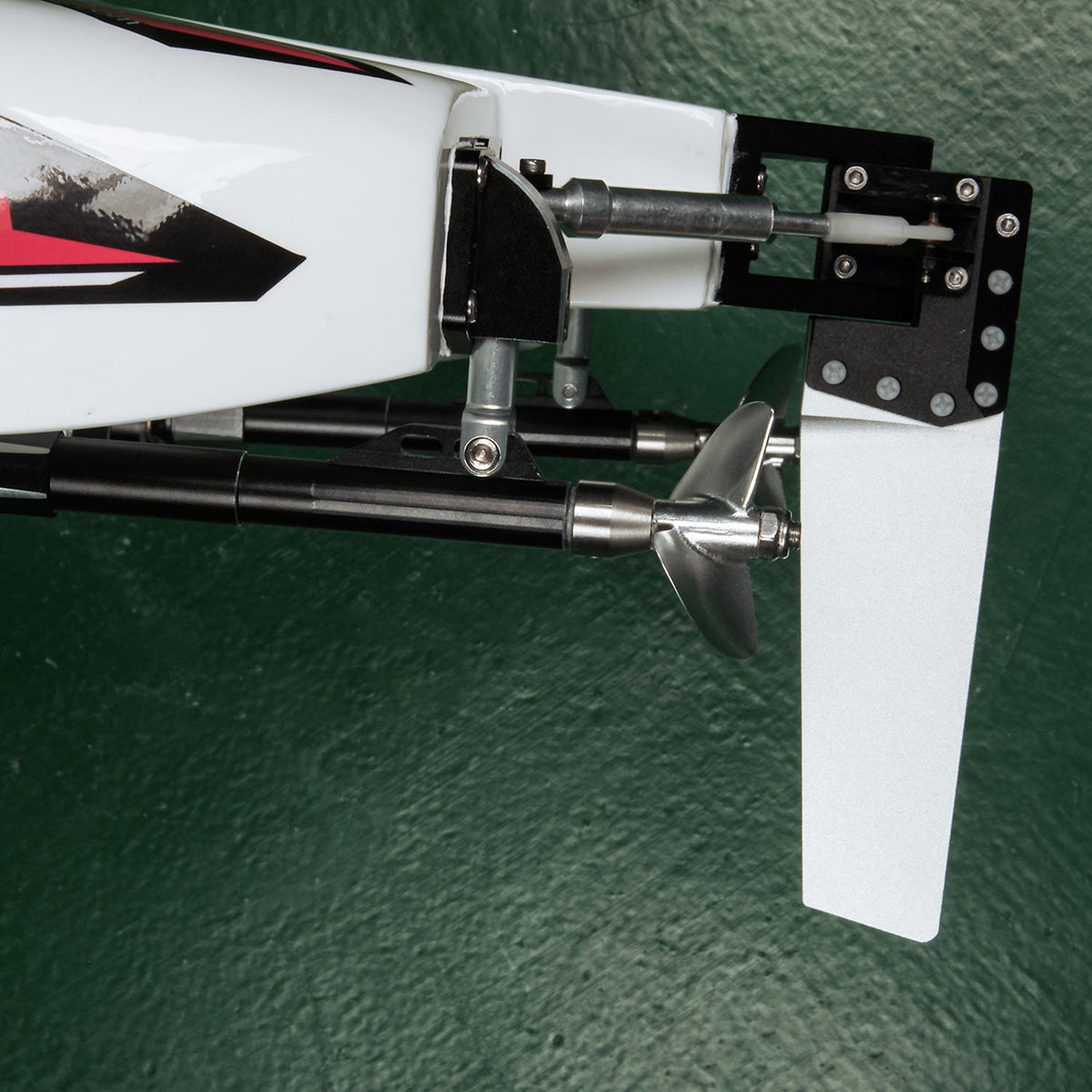 DTRC E33 Funkgesteuertes elektrisches Hochgeschwindigkeitsboot Fiberglas RC Wasserfahrzeug Bootmodell Kühlsystem RTR Batterie Dual Motor ESC