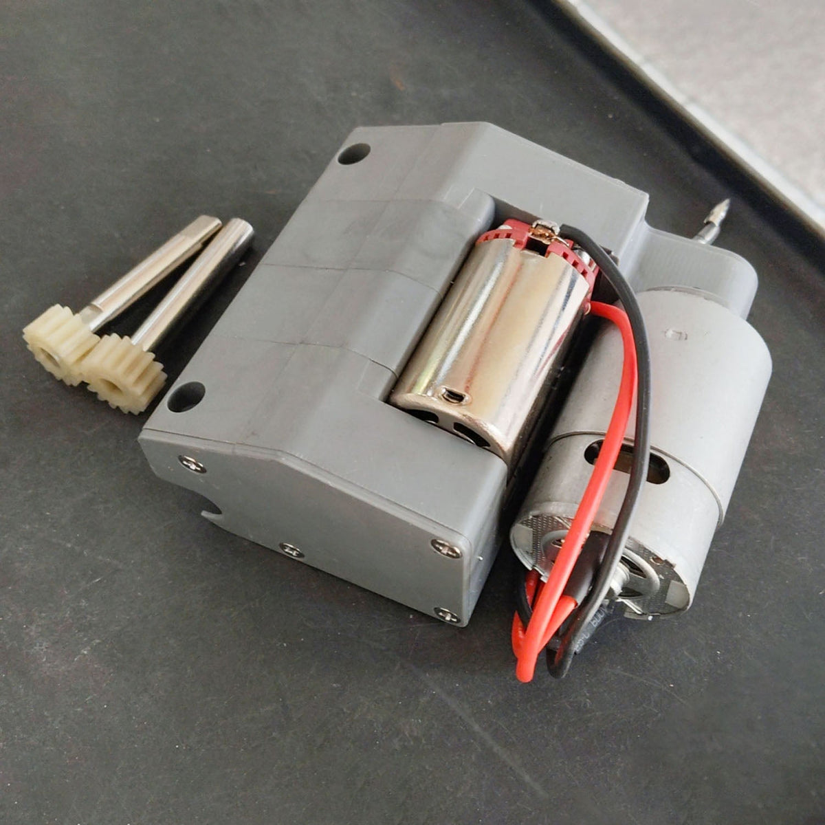 Henglong 1/16 Double Flow Gearbox L49mm H65mm 60mm With Plastic Shell Gears 1/39 Gear Ratio For Plastic RC Tank Vehicle Part