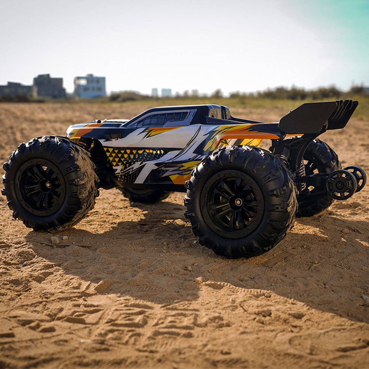 1/16 RC Pickup Truck Q117 4WD Fernbedienung Hochgeschwindigkeits-Geländewagen 70km/h RTR Batterie Bürstenloser Motor ESC Hubrad