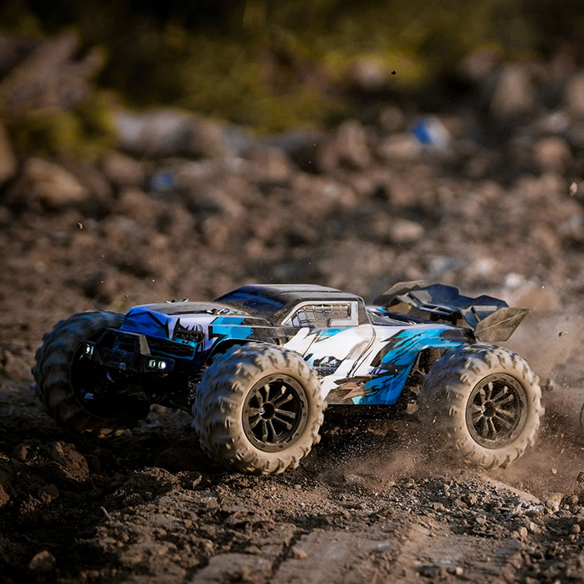 1/16 RC Pickup Truck Q117 4WD Fernbedienung Hochgeschwindigkeits-Geländewagen 70km/h RTR Batterie Bürstenloser Motor ESC Hubrad