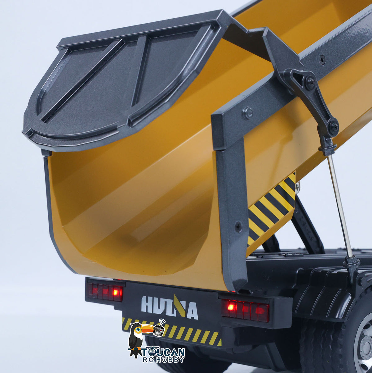 1/14 HUINA 1573 RC Dumper Cab Interior with Steering Wheel and Seat Detail