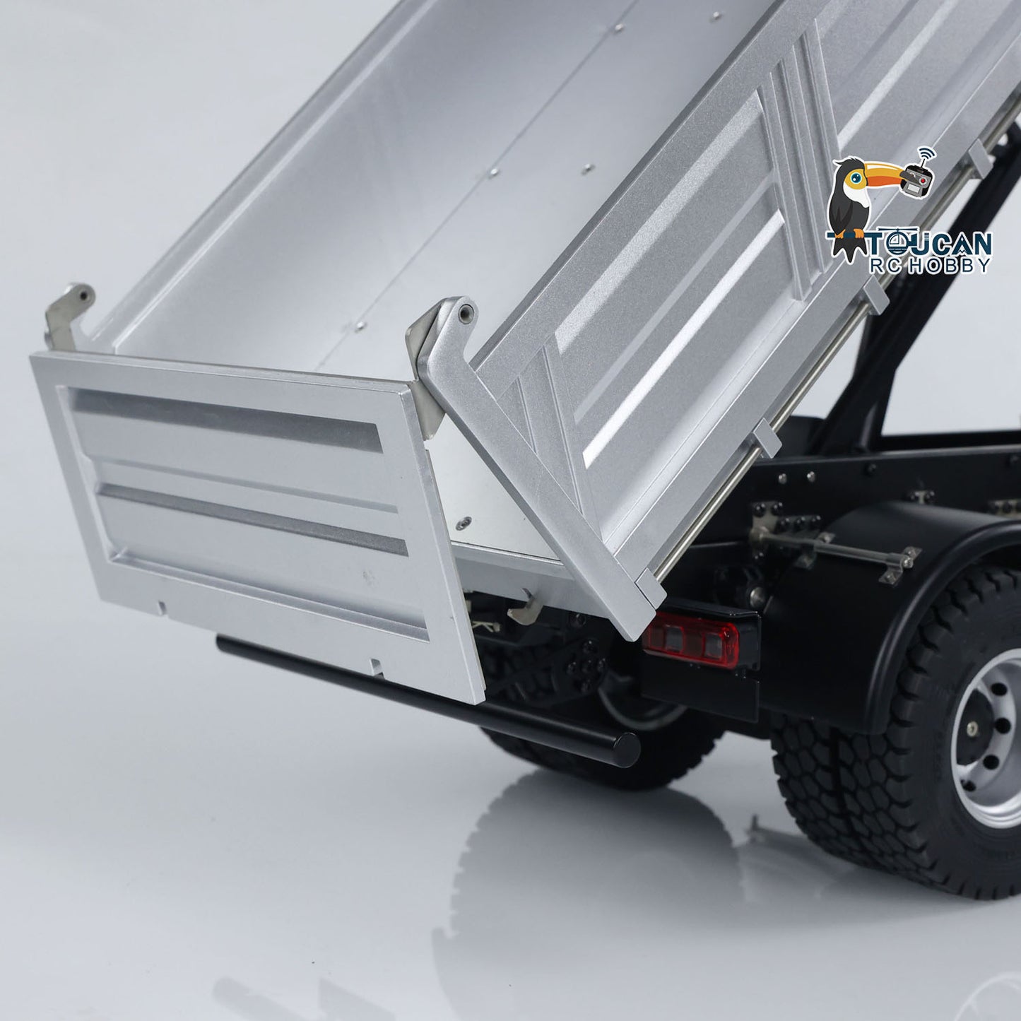 KABO 5701 Plastic Metal 1/14 Dump Truck 4x4 with Screw Drive Lifting Bed including 3-in-1 Mainboard with Lights Sound ESC and 2.4G Radio Battery Charger