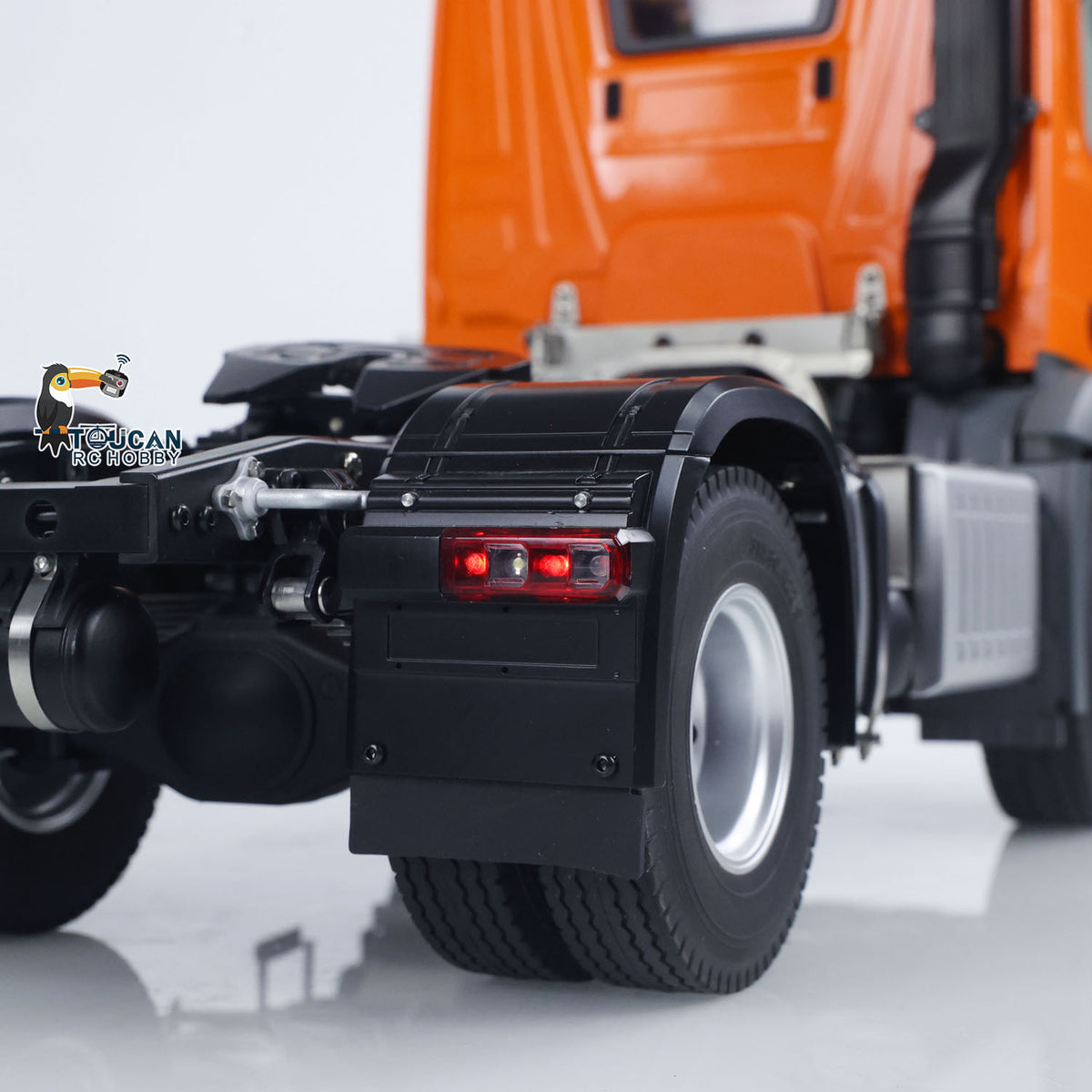 KABO 5801 Metal Plastic 1/14 Tractor Truck with 4x4 Axle System and 2-Speed Gearbox including 3-Axle Screw Lifting Trailer Battery Charger and Sound Module