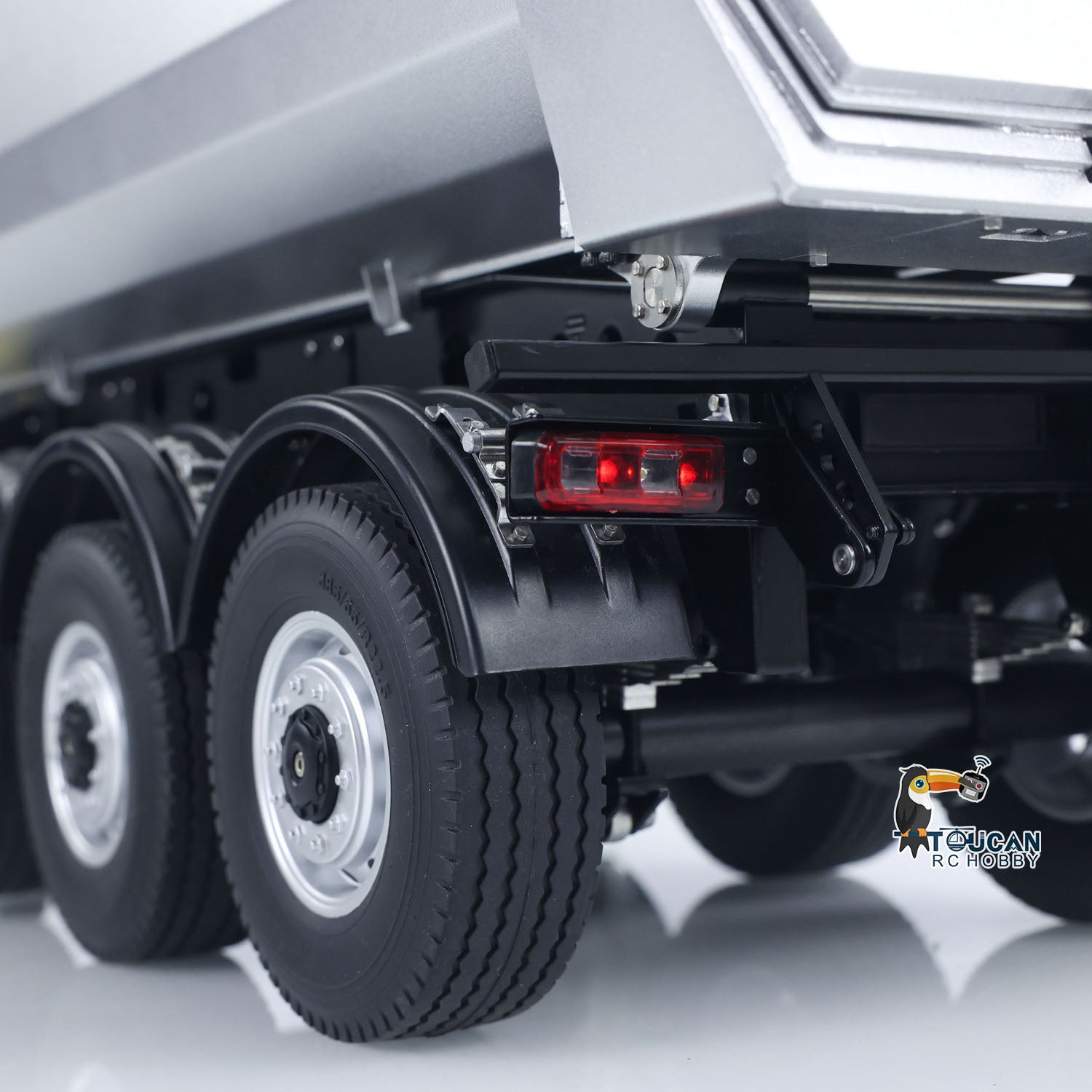 KABO 5801 Metal Plastic 1/14 Tractor Truck 4x4 with 3-Axle Screw Drive Dump Trailer including Lights Sound Radio Battery Charger without Diff Lock