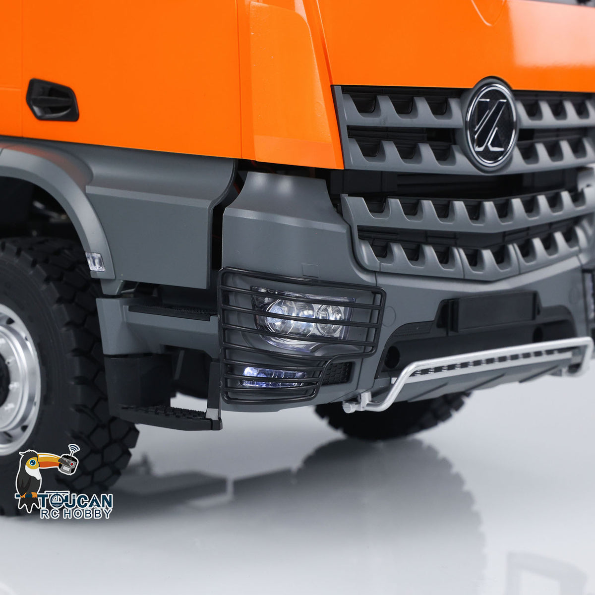 1/14 RC Dump Truck 5701 4x4 Axles Without Differential Locks Chassis View