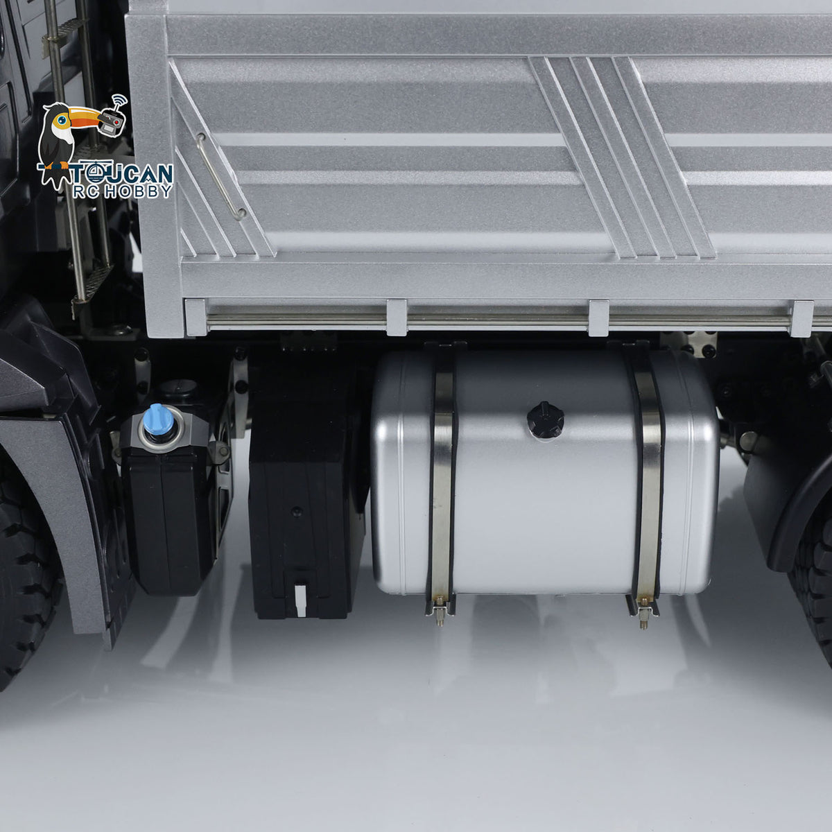 1/14 RC Dump Truck 5701 Grey 85mm Tires And Suspension Detail
