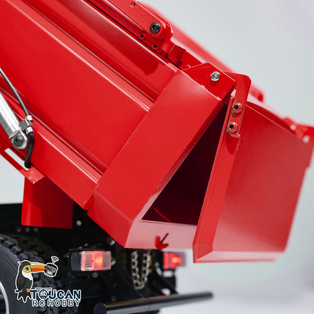 1/14 8x4 Hydraulic RC Dump Truck Hydraulic Cylinder Extended Maximum Tilt Angle