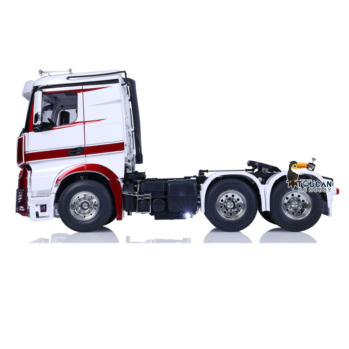 1/14 RC Tractor Truck 6x4 Low Roof Cab Doors Opened Close-up