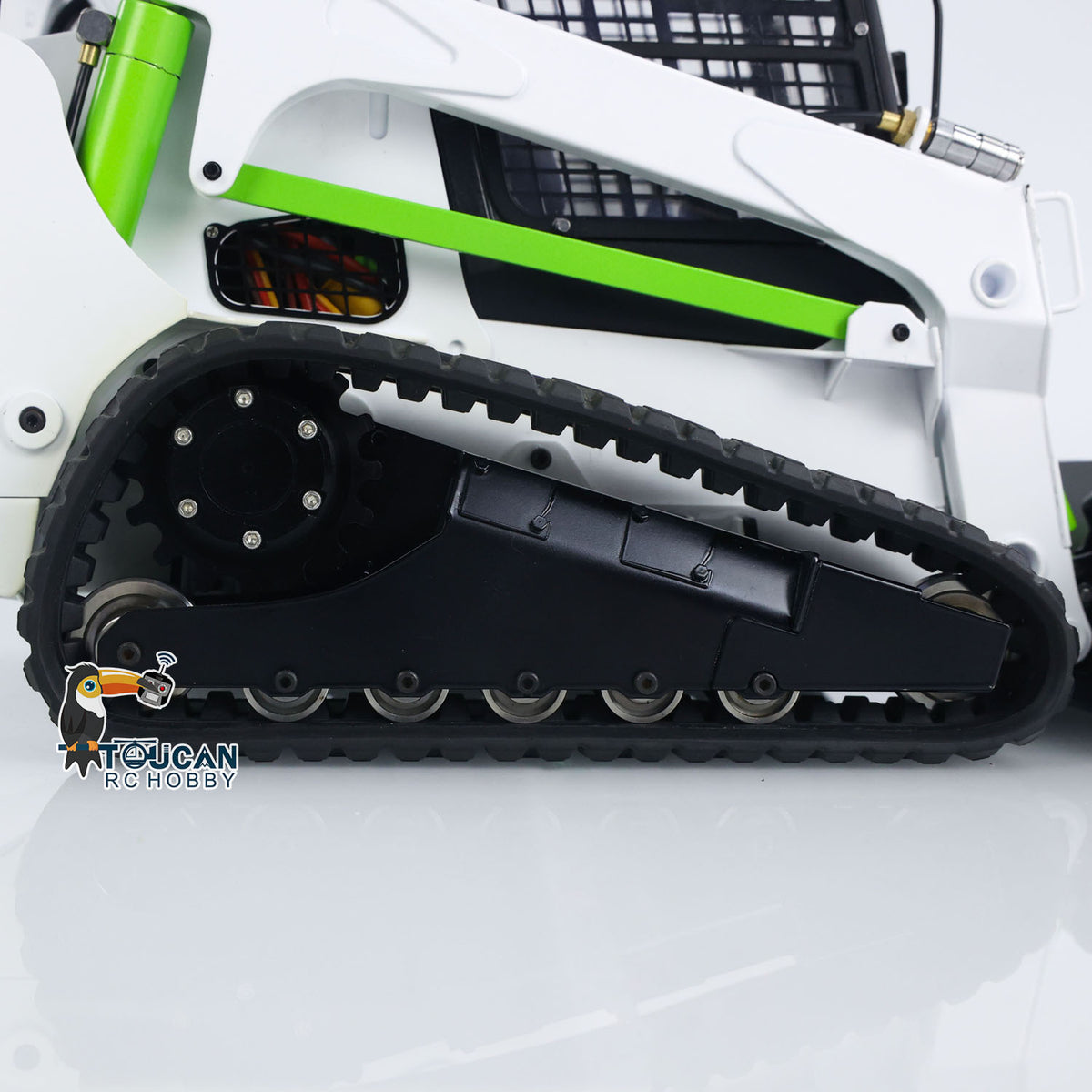 1/14 RC Skid-Steer Loader SM770 Advanced Three-Way Hydraulic Valve For Versatile Tool Use