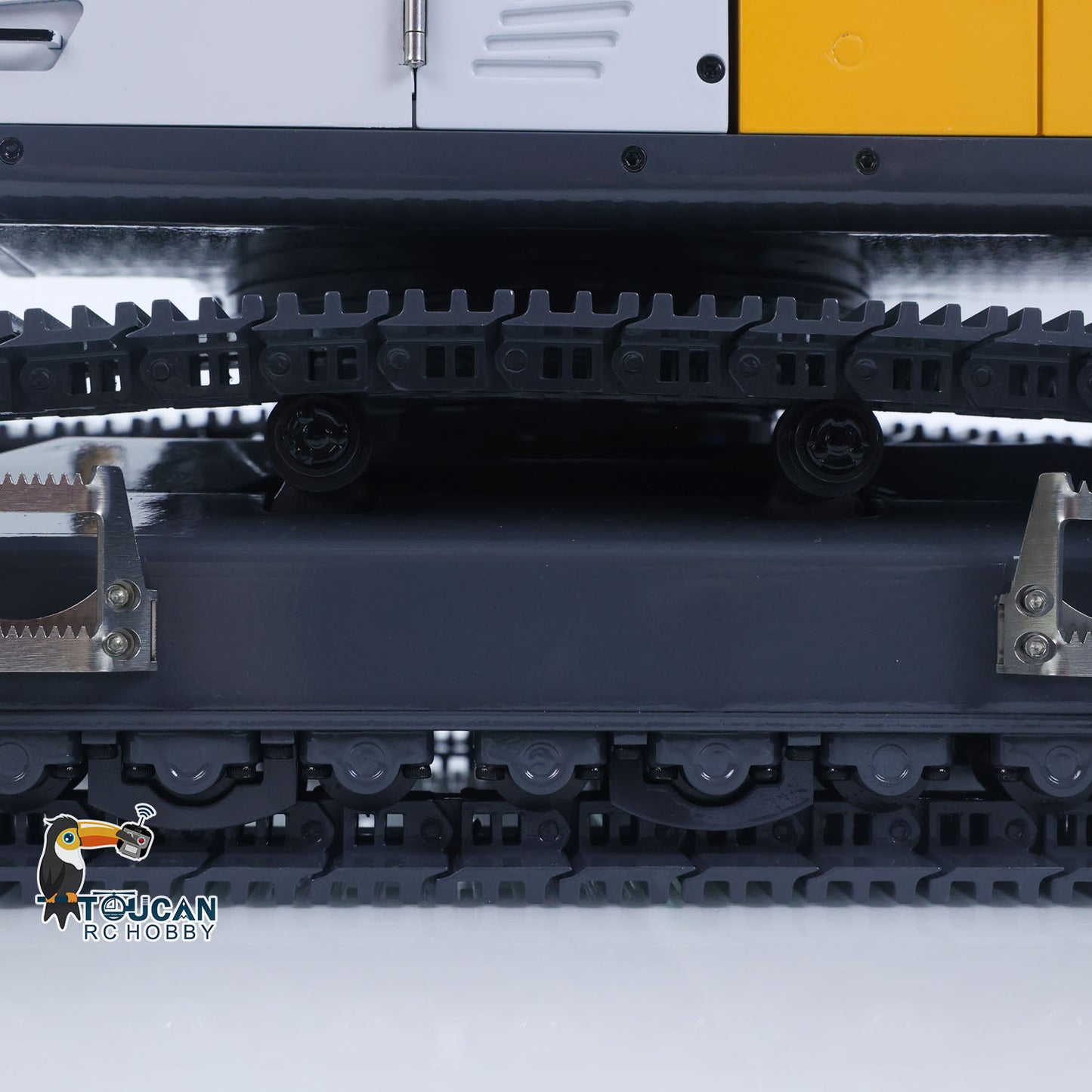 XDRC 945 Metal 1/14 Excavator Ready to Run Full Hydraulic with 5CH Reversing Valve, Sound Module, Quick Coupler, and Finished Yellow Paint 