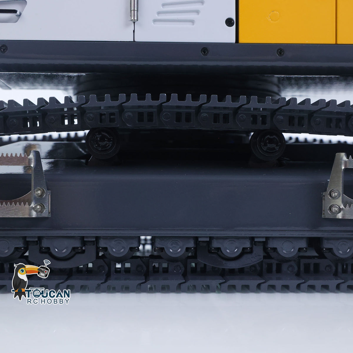 XDRC 945 Metal 1/14 Excavator Ready to Run Full Hydraulic with 5CH Reversing Valve, Sound Module, Quick Coupler, and Finished Yellow Paint 