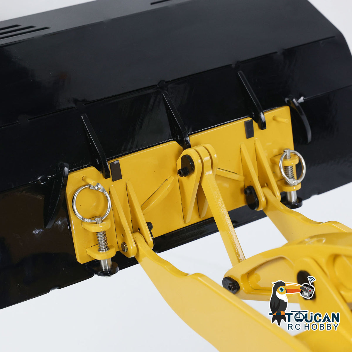 1/14 XDRC Metal Loader Hydraulic Cylinders and Pump Under Chassis View